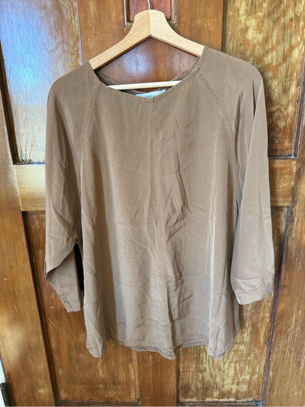 Elizabeth Suzann “Artist” top in moss silk - OS
